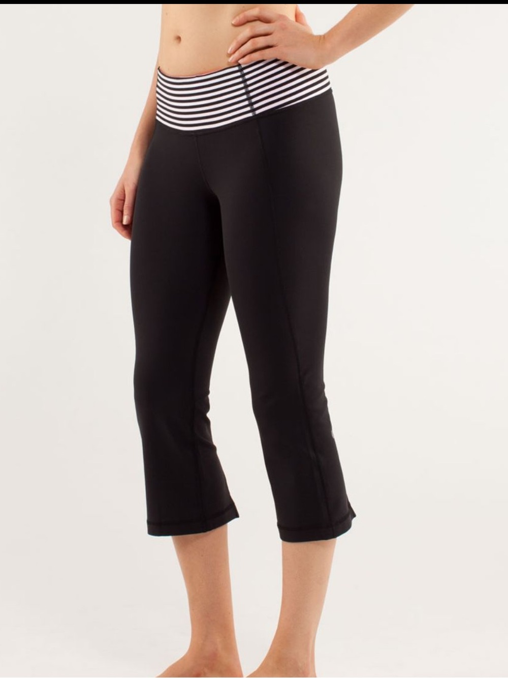 LULULEMON size 10 Gather & Crow Crop Pants Black & White Excellent Condition ☑️
